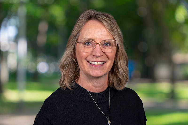 Headshot of Jennifer Leberknight